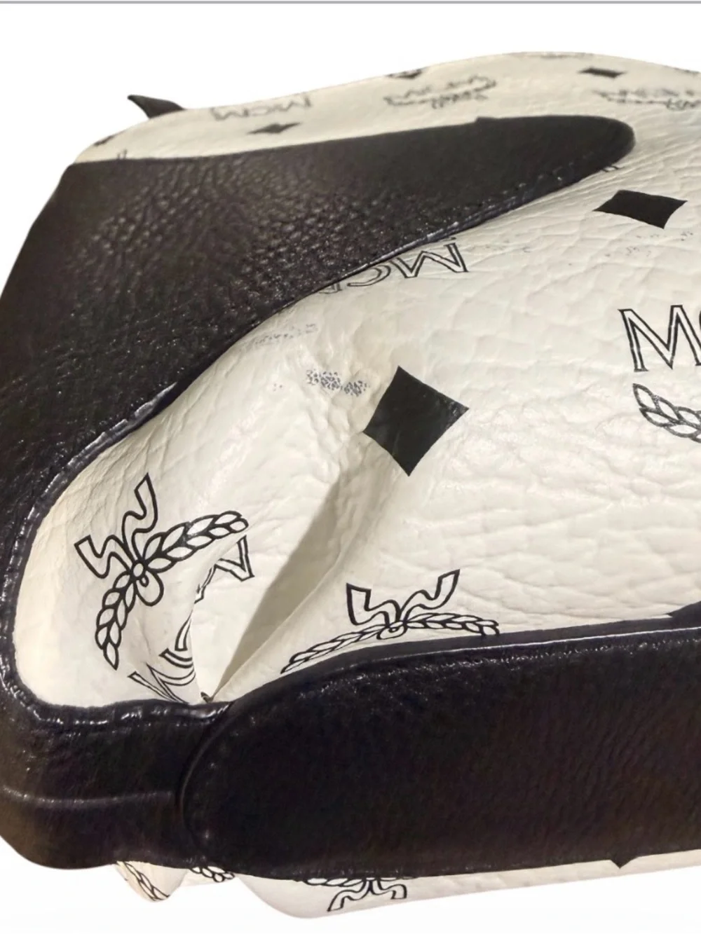 MCM Black and White Logo Leather Shoulder Bag with Gold Chain-Preowned
